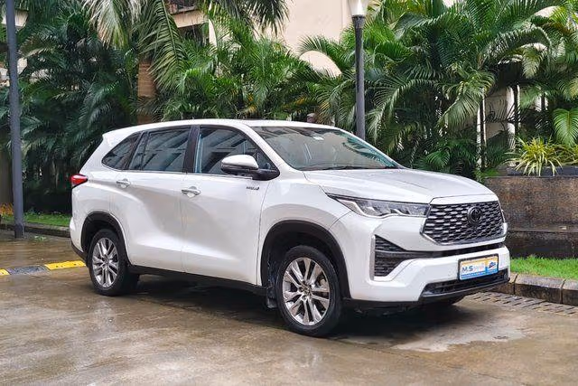 MUV multi-utility vehicle for group travel
